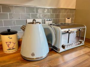 Miners cottage(1840)Nr. Brecon,Tower Zip & Bike Pk