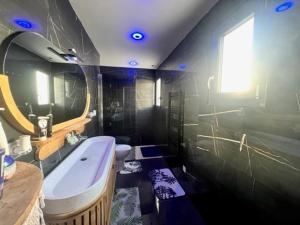 Villas Magnifique villa avec piscine : photos des chambres