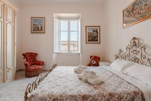 EXLUSIVE DOLCEVITA PALAZZO PICALFIERi