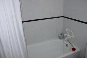 Duquesa beach, sea view, pool, wifi