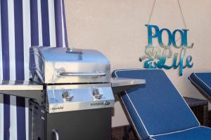 Luxury Family Villa 4 BR & Pool & BBQ at Solterra Resort