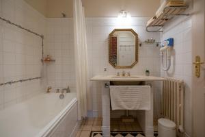 Hotels Chateau De Picomtal : photos des chambres
