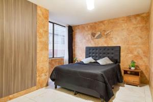 5 Bedroom - 1 Block from Lleras - P2