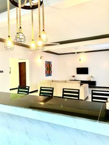 Luxury And Spacious Pool house near the beaches