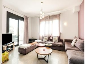 Lovely villa in Adelianos Kampos with private pool