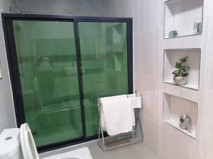 1 bed apartment with pool & gym