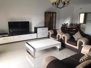 1 bed apartment with pool & gym