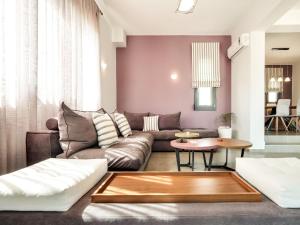 Lovely villa in Adelianos Kampos with private pool