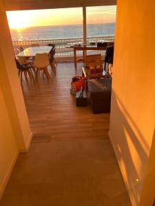 Lovely apartment with pool and sea view