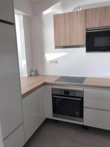 Lovely apartment with pool and sea view