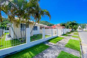 Ampla casa com 04 quartos para locação - 0315