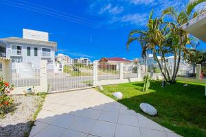 Ampla casa com 04 quartos para locação - 0315