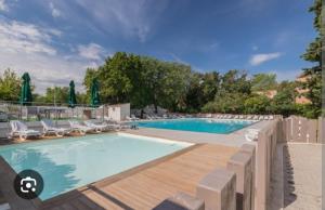 Aix Pont de Larc California 2 Coté Jardin - Parking