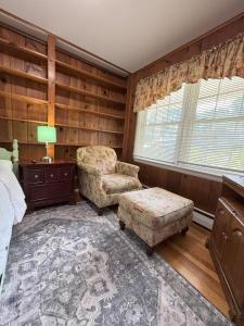 M1 - Twin Private Room with Shared Bathroom