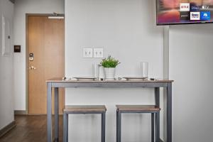 Studio Apt In DT l Parking l Fast Wi-fi l Café