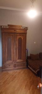 Арендовать метро на улице Барнова возле проспекта Руставели в итальянском дворе