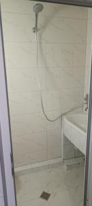 Арендовать метро на улице Барнова возле проспекта Руставели в итальянском дворе