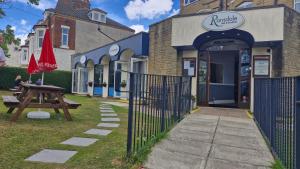 Budget Single Room - 1st Floor - no lift and no dogs room in The Ransdale Hotel