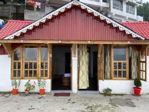 Corner Homestay by The Pine Cones