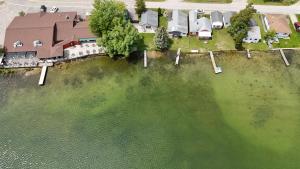 The Turk Lake House - Lakefront with Toys & AC!