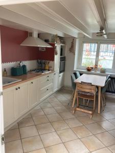Maisons de vacances cosy house with garden near city center : photos des chambres