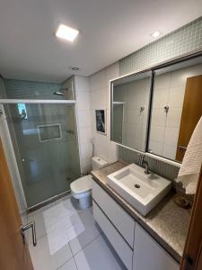 Flat com jardim privativo à beira mar de muro alto