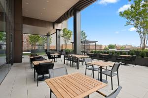 Sleek and Stylish Studio, Luxe Perks in Prime Spot