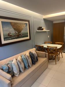 Flat com jardim privativo à beira mar de muro alto