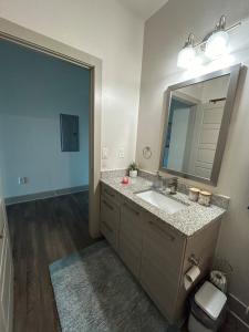 Elegant City Escape ,Steps to Hotspots