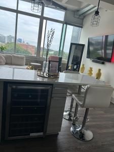 Elegant City Escape ,Steps to Hotspots