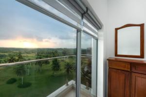 Golf Course Retreat - Pool,Parking,Wi-fi & Sunset