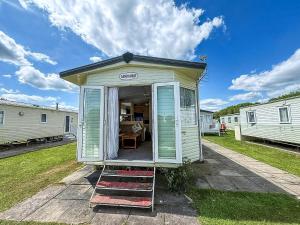 Lovely 8 Berth Caravan At Southview, Skegness, With Lake Views Ref 33066Cl