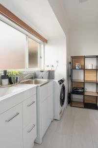Central Cosy Townhouse and Parking