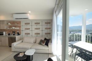 Stylish 2-BR Oceanfront Condo with Panoramic Views