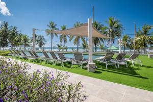 Stylish 2-BR Oceanfront Condo with Panoramic Views