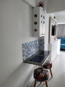 Loft beira-marpiscina e com estacionamento