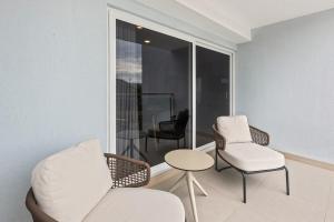 Heart of Jaco, Modern Style, Steps to the Sand