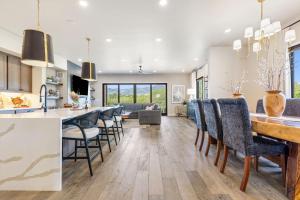 Pagoda Peaks - Modern Luxury Near Bozeman Beach