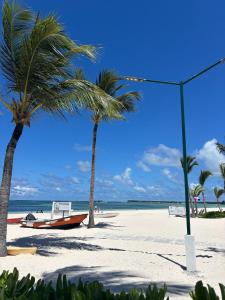 New! Relaxing Beach Apartment with Pool