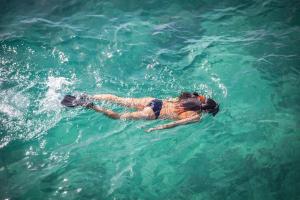 New! Relaxing Beach Apartment with Pool