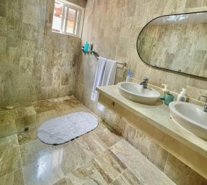 New! Relaxing Beach Apartment with Pool