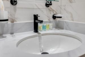 GLOBALSTAY Stylish Apt - Pool, Gym, Free Parking - Elysee 3