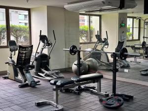 Tropical Wood Studio w Balcony Near Greenbelt Pool and Gym Access