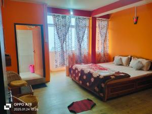 Cloudy larch homestay