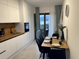 Sea Slatine II - Modern apartment with pool - 30 meters from the beach