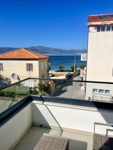 Sea Slatine II - Modern apartment with pool - 30 meters from the beach