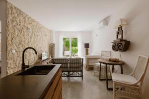 One-Bedroom Apartment with Terrace (2 Adults) room in Galboka Residence