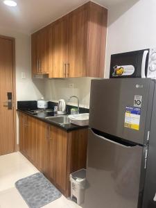 1Bedroom Condo at Shore Near Airport & MOA Balcony Pool View