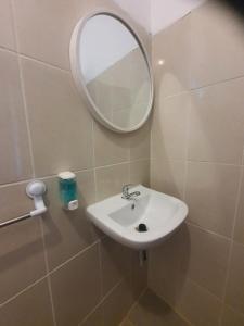 Sumatra Cheeky Monkeys Villa, Trekking and Tours