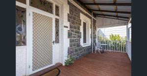 " Roseneath" Queen Room with Private Bathroom